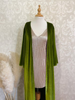 Cargar imagen en el visor de la galería, Kimono terciopelo verde pistacho
